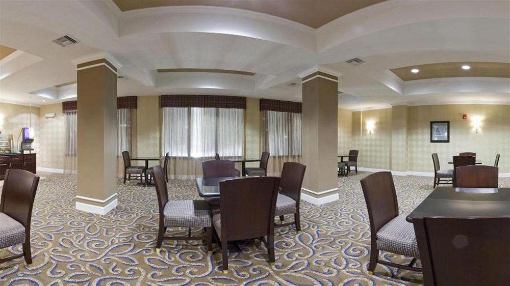 Holiday Inn Express - Andalusia By Ihg Exterior photo
