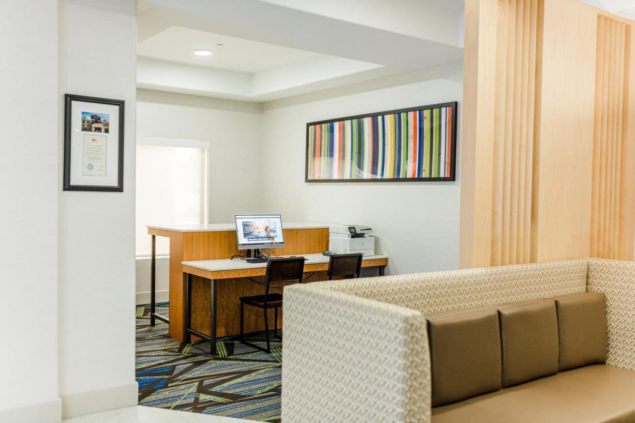 Holiday Inn Express - Andalusia By Ihg Exterior photo