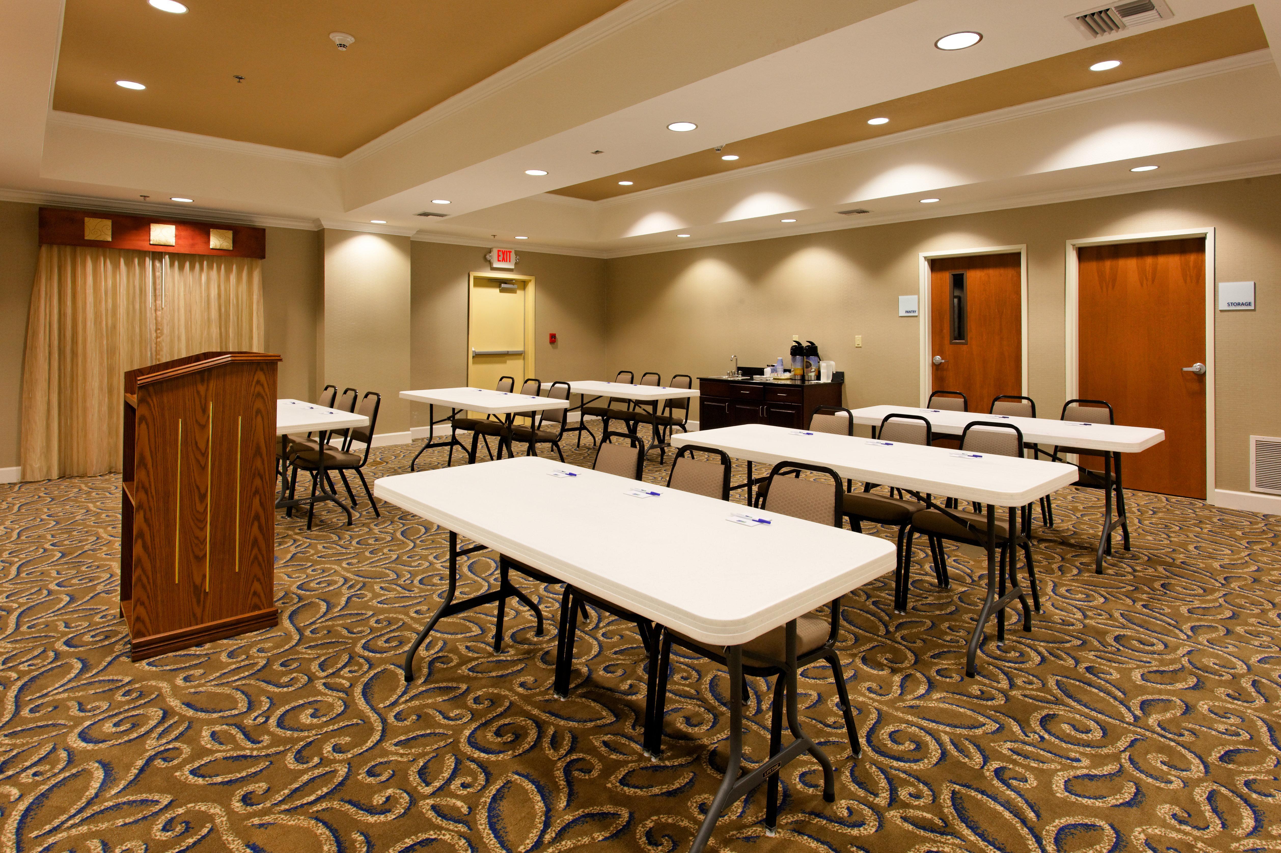 Holiday Inn Express - Andalusia By Ihg Exterior photo