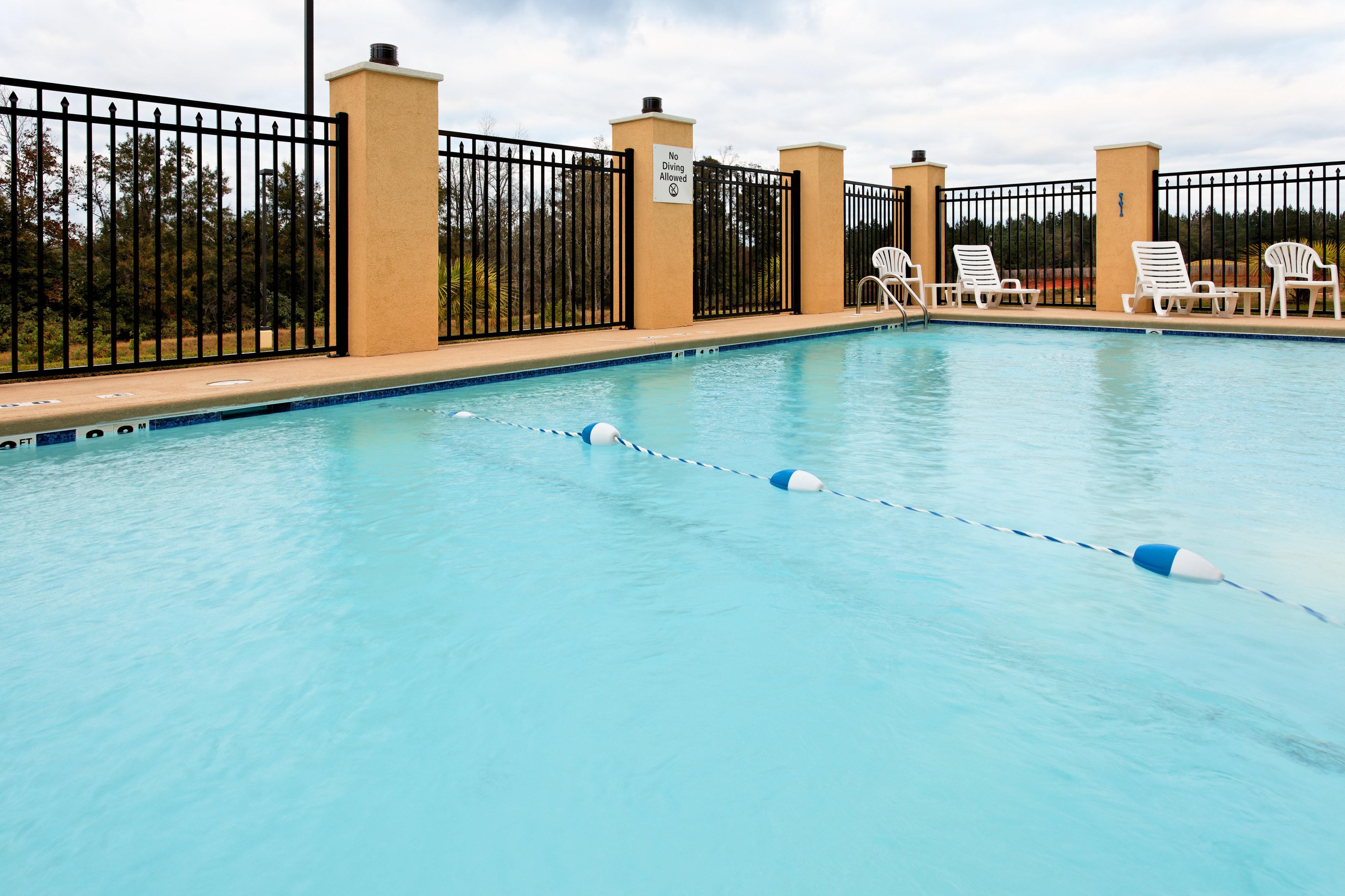 Holiday Inn Express - Andalusia By Ihg Exterior photo